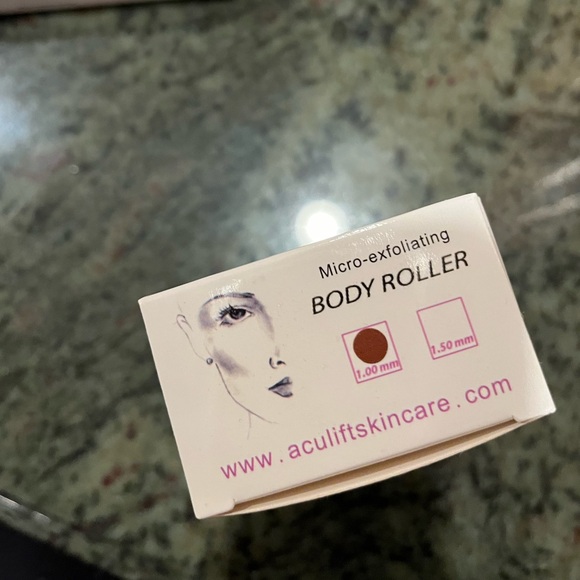 AcuLift Derma Roller: Body Roller - Picture 2 of 2